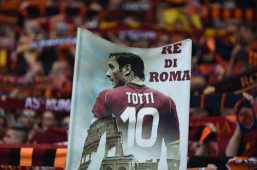 İki Efsaneden Kötü Haber: Totti Koronavirüse Yakalandı, Maradona Hastaneye Kaldırıldı