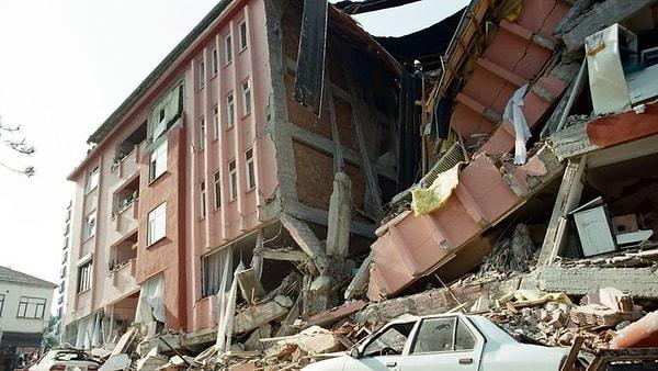 1. 11 kişinin hayatını kaybettiği Düzce Ömür Hastanesi'nin ve 36 kişinin öldüğü Düzce Ersoy Apartmanı'nın davası zaman aşımına uğradı.