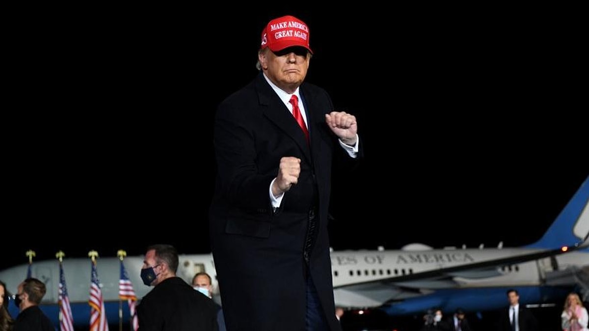 Трамп танцует гиф. Трамп танцует. Трамп танцует гиф. Танцующий трамп. Танцующий трамп.