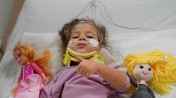 Ege Üniversitesinden yapılan açıklamaya göre, Ayda Gezgin'in Ege Üniversitesi Hastanesindeki tedavisi devam ediyor.