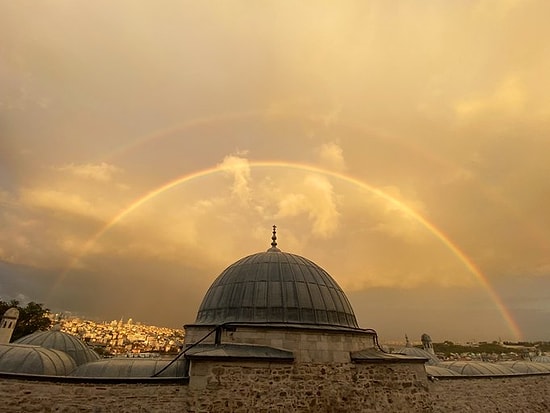 İstanbul'da Yağmur Sonrası Oluşan Gökkuşağının Muhteşem Görüntüsü