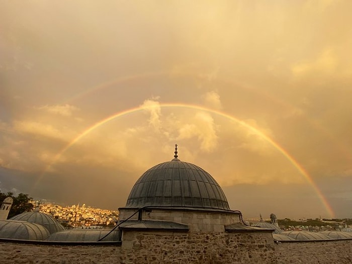 İstanbul'da Yağmur Sonrası Oluşan Gökkuşağının Muhteşem Görüntüsü