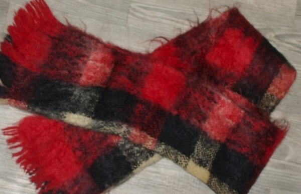 10. Бабушка норовила замотать тебя колючим шарфом и никаких возражений!