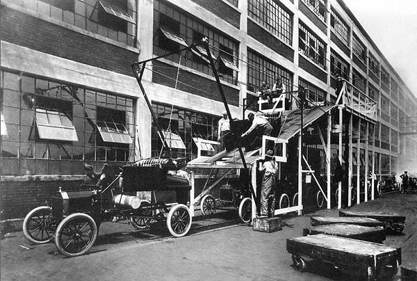 22. Ford Assembly Line, 1913: