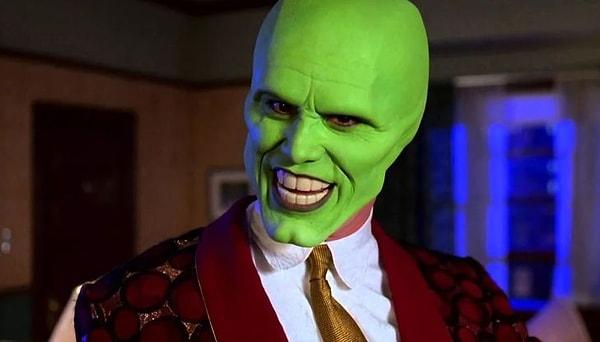 13. 'Maske' filminde Jim Carrey, kocaman dişlerinin olduğu sahnelerde sessiz olacaktı ancak başarılı aktör bu takma dişlerle konuşmayı öğrenmiş.