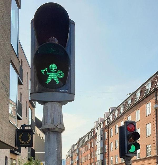 8. Trafik lambalarının üzerinde Viking sembolleri yer alır.
