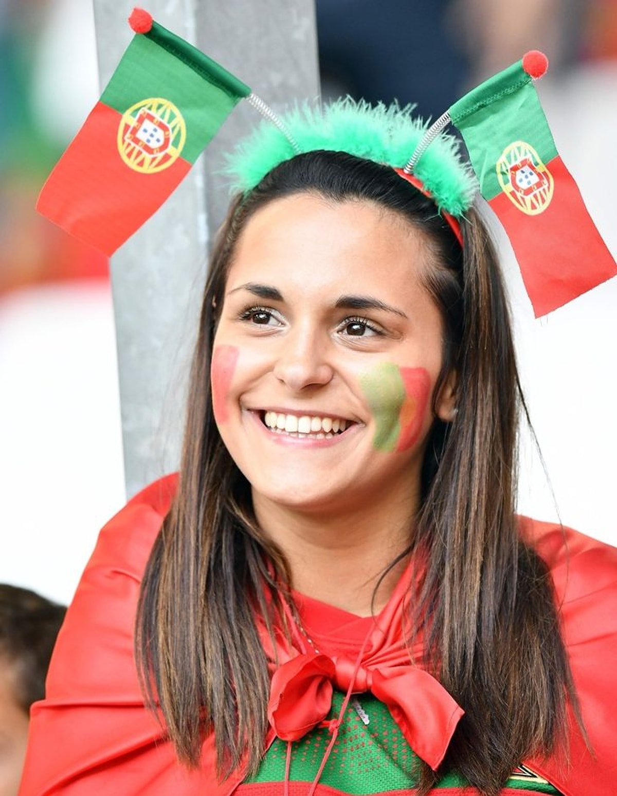 Португальцы злые. Население португалии 2023. Португалия национальность. Португалия люди. Португалец и португалка.