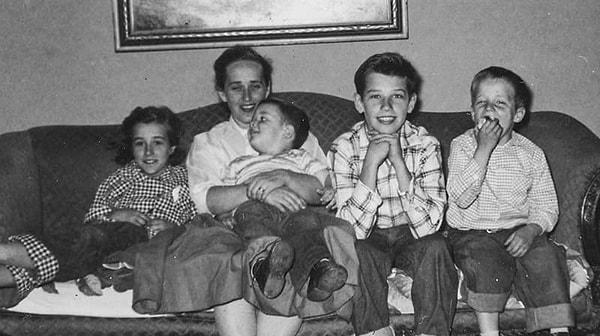 Joseph Robinette Biden Jr. 20 Kasım 1942'de Scranton Pensilvanya'da dünyaya gelmiş.