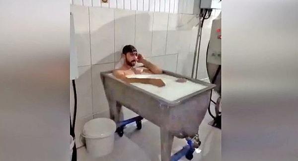 Konya'daki süt toplama tesisinde bir kişinin banyo yaptığı görüntüler...