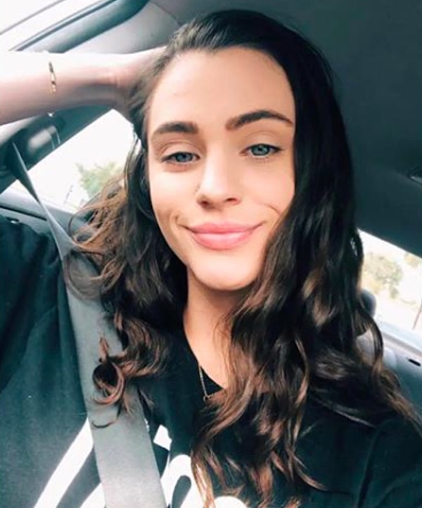 «Я также поняла по отражению в стекле, что мой парень изменял мне», - сказала одна девушка, а другая добавляет: «Я также увидела женскую сумку на сиденье рядом по отражению в очках».