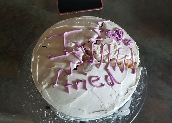 6. "Моя сестра спекла брату тортик на день рождения".