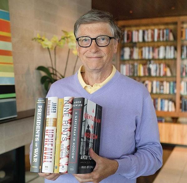 13. Gates yılda elli kitap okumaktadır.