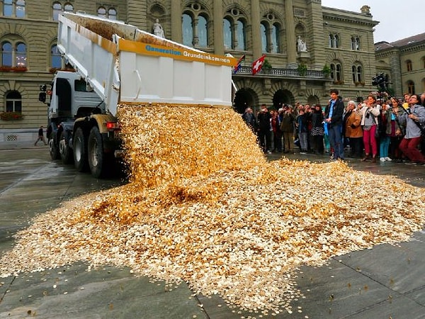 1 milyar dolarlık bir cezayı bozuk parayla, daha doğrusu 5 cent'le ödemeyi bir deneyin.