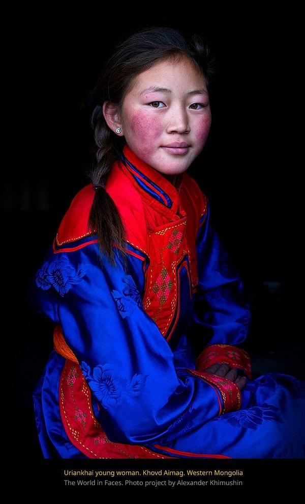 24. "Batı Moğolistan'ın Hovd bölgesinden Altay Urianhai bir kız."