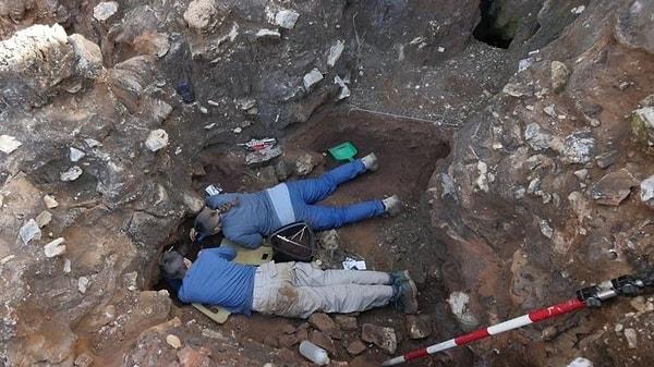 Araştırmacılar fosil parçalarını, 2018'deki kazılarında Johannesburg'un kuzeyindeki Drimolen arkeoloji sahasında buldu.