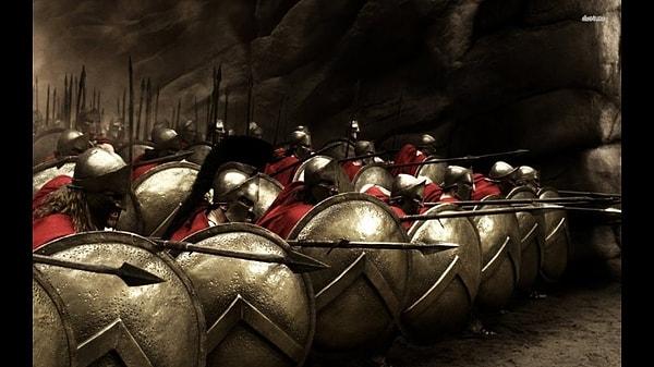 30 yaşına gelen Sparta askerleri, tam vatandaşlık hakkı alabiliyordu. 30 yaşından sonra çadırda diğer askerlerle kalma zorunluluğu bitmiş olsa da çadırda kalmaya devam eden asker sayısı epey fazlaydı.