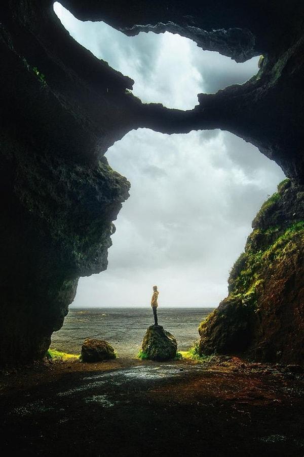 9. İzlanda'da Yoda'ya benzeyen bir mağara vardır.