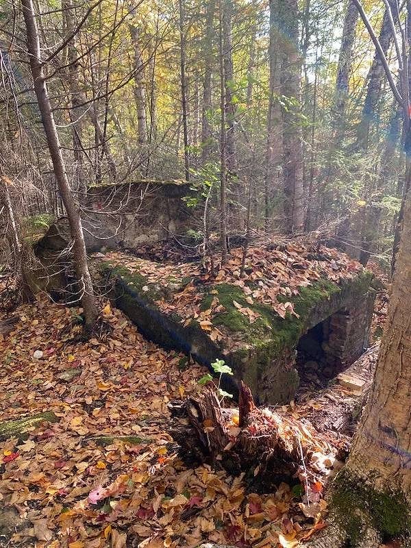 4. Совсем скоро от этого здания не останется и следа.