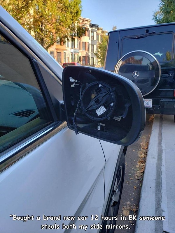 9. "Только купил новехонькую машину, как кто-то уже спер оба боковых зеркала".