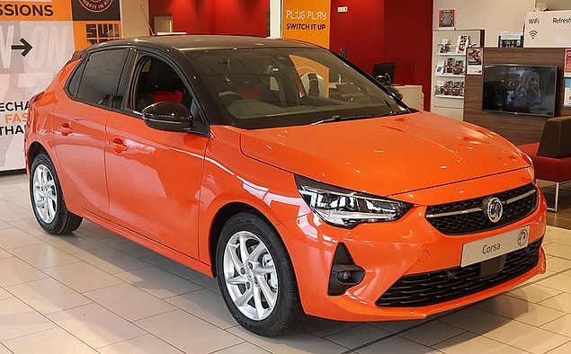 Ünlü futbolcunun kullandığı araba ise Vauxhall (Opel) Corsa.