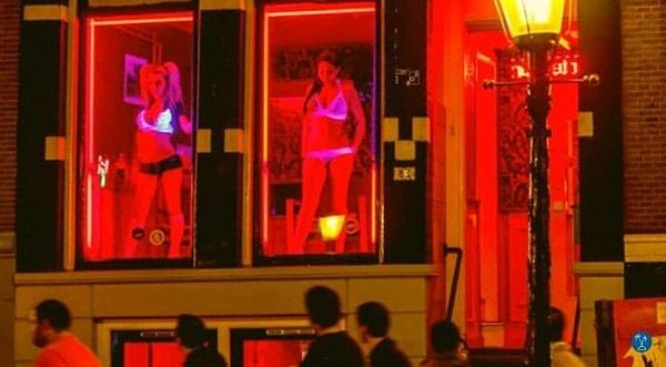 Hollanda hükümeti tarafından geçen hafta yürürlüğe konan önlemler kapsamında genelev, seks kulübü ve masaj salonlarının kapatılması kararlaştırılmıştı.