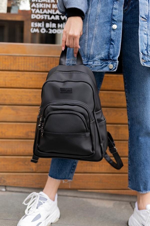 6. Hem kullanışlı hem de çok kaliteli duran bir çanta arıyorsanız bu çok gözlü sırt çantasına bir bakın.
