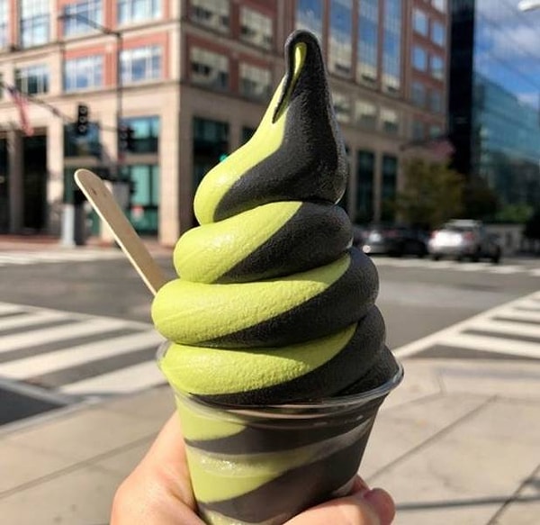 4. "Это мороженое выглядит слишком хорошо, чтобы быть правдой!"