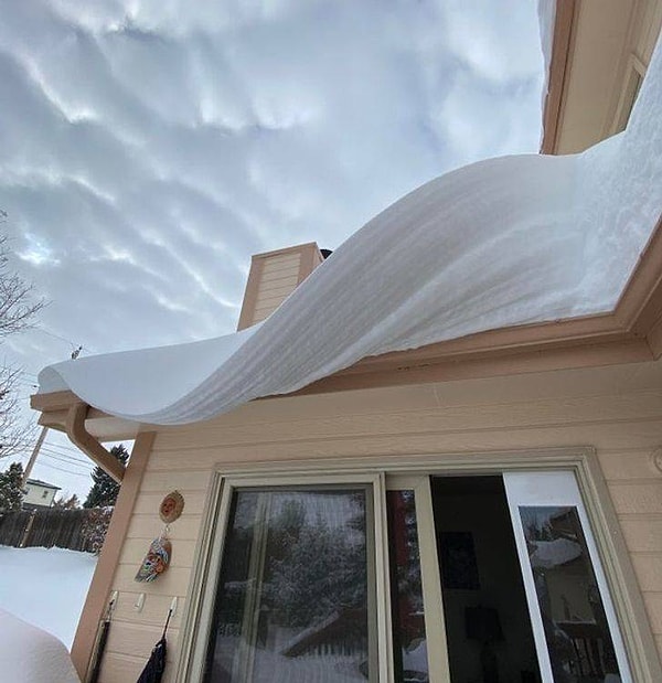 20. "Кажется, в небесной канцелярии тоже есть перфекционисты!" :)