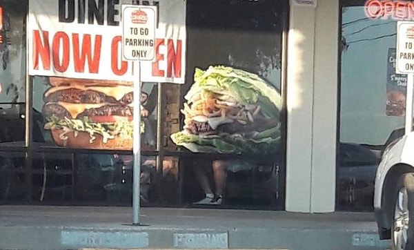 22. Не хотелось бы встретить такого ногастого бургера ночью в темном переулке.