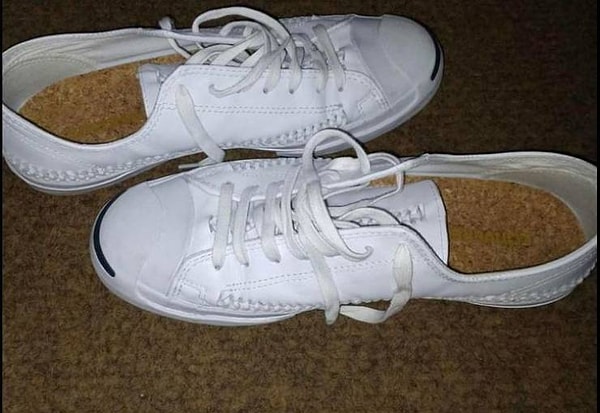 33. "Эти кеды словно без подошвы".