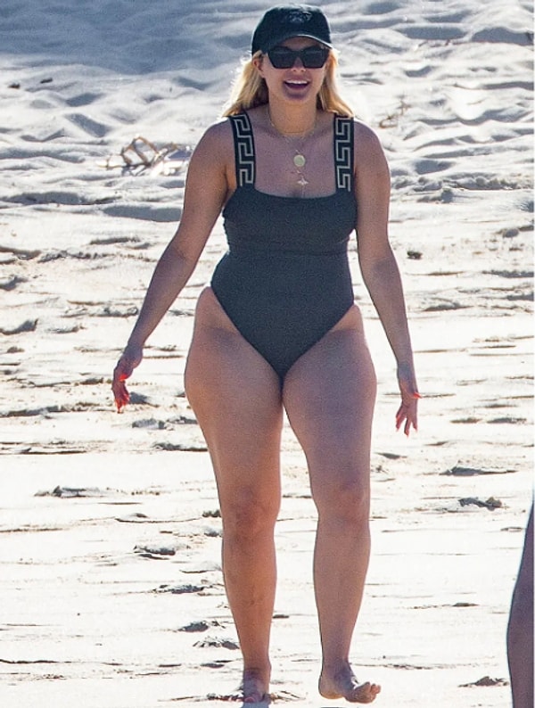 Фигура певицы на фотографиях, сделанных в Мексике, подверглась жесткой критике в социальных сетях.