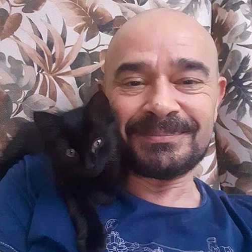 Ünlü oyuncu Burak Deniz, babası Teoman Deniz'i kaybetti!
