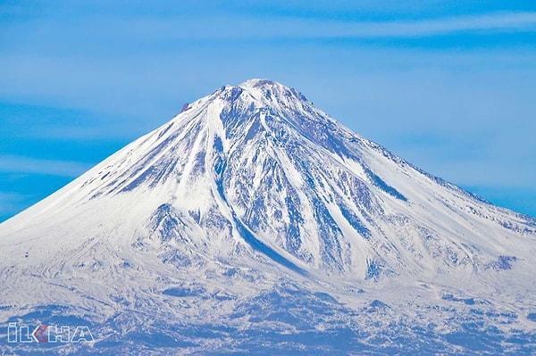3. Türkiye sınırları içerisinde bulunan ve bizim Ağrı Dağı olarak bildiğimiz Ararat Dağı Ermeniler için kutsal bir sembol sayılır.