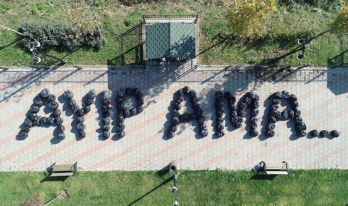 Temizlik İşçilerinden Çöp Torbalarıyla Tepki: 'Ayıp Ama...'