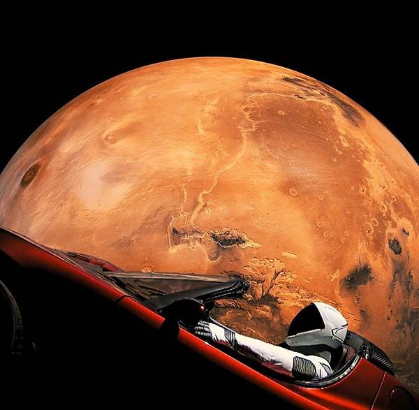 16. 2018 yılında Musk uzaya bir Tesla spor arabası göndermiştir.