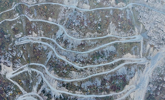 'Dünyanın En Tehlikeli Yolu'ndan Geçmek Cesaret İstiyor