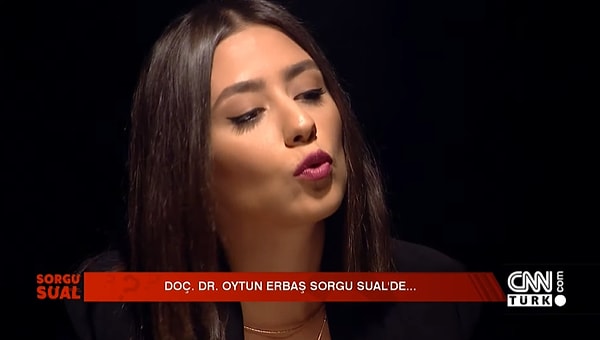 Ardından ise Merve Şahin, 'Sizi gündüz kuşağında ilişki koçu, tartışma programlarında korona bilimci olarak görüyoruz. Kafamızın karışması normal değil mi?' diye sordu.