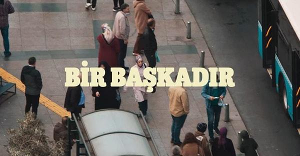 Son günlerde Netflix'in Türk yapımları arasında yerini alan Berkun Oya'nın senaryosunu kaleme aldığı ve yönettiği "Bir Başkadır" isimli dizi epey konuşuluyor.