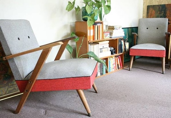 5. "Побывали на помойке в богатом районе и нашли вот такие замечательные кресла! К ним даже были приклеены пакетики с запасными болтами и гайками".