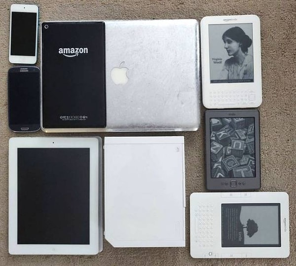 8. "Заметил, как один парень опустил коробку в контейнер для электронных отходов, и решил заглянуть в нее на всякий случай".