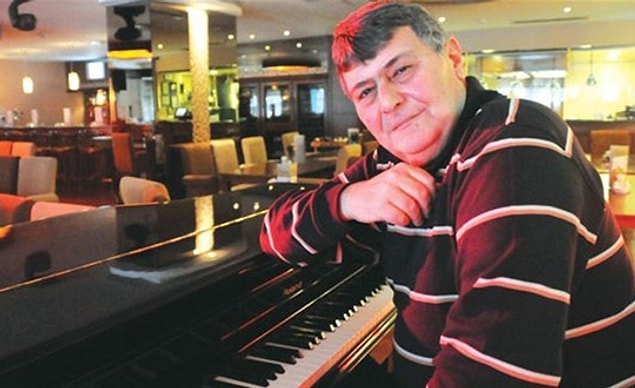 Bir zaman sonra o illet haberi alıyor: Prostat kanseri. Erken tanı ile kontrol altına alınıyor hastalığı ama bundan da bir ders çıkartıyor dostlarıyla ilgili.