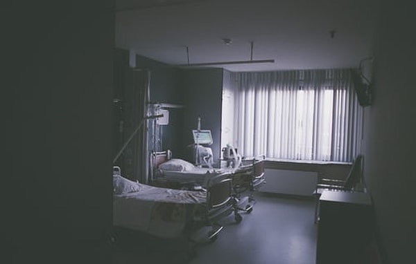 Шанкунь, которому сейчас за двадцать, был инфицирован в ходе операции, выполненной в неполных санитарических условиях.