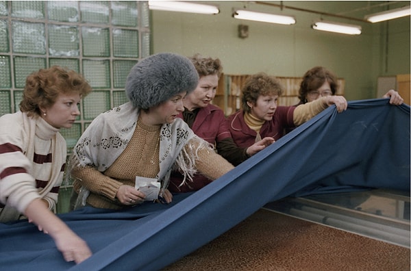 8. Со временем меховые шапки перестали быть труднодоступными и вышли из моды.