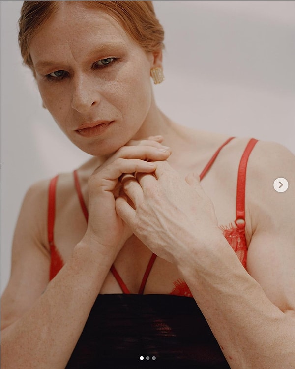 9. За последующие четыре года Надежда поучаствовала в парижском показе Vetements, поработала моделью для бренда нижнего белья My Dear Petra и работала на съемках для российских модных журналов, в том числе Elle Russia и Flacon.