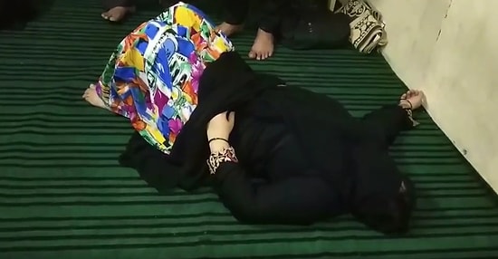 Cin Çıkarma Seansı Sırasında Bayılan Kadın