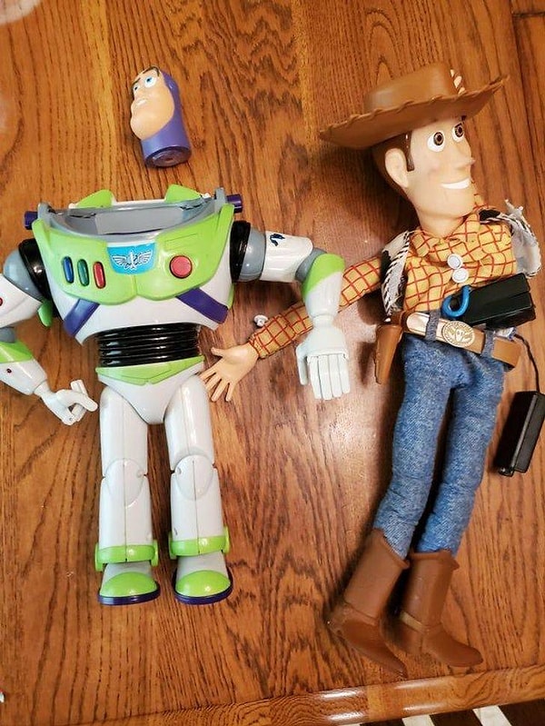 6. "Подарил детям свои любимые игрушки. Следующим утром я обнаружил их вот в таком состоянии".