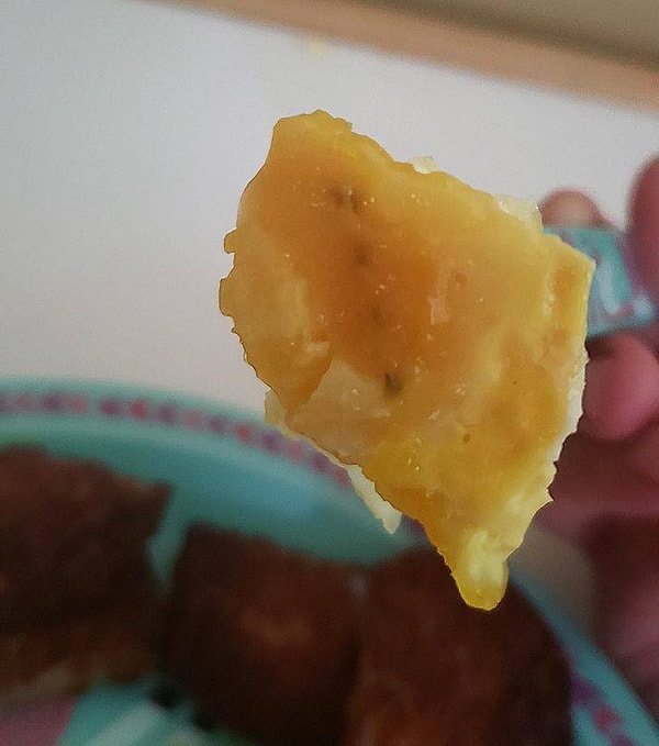 11. "Мой ребенок отказывается есть жареные яйца, потому что на них есть какие-то темные пятна. Уверения в том, что это вилка, не помогли".