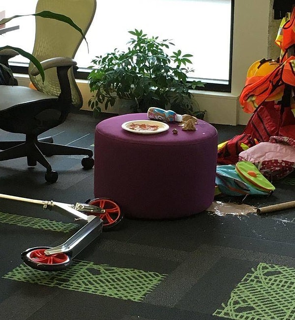 19. "Приводите своих малышей в офис!" - говорили они. - "Будет весело!" - утверждали они".