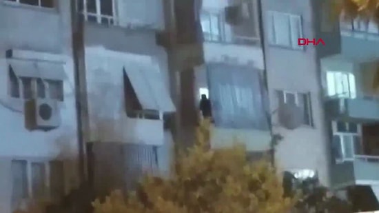 11 Yaşındaki Oğlunu Oklavayla Dövdüğü Anlar Kamerada: 'Baba Vurma' Çığlıkları Mahallede Yankılandı