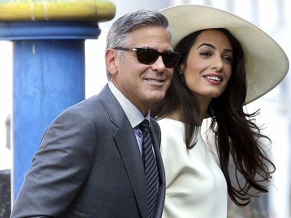 GQ dergisi tarafından 'Yılın ikonu' seçilen 59 yaşındaki George Clooney verdiği röportajda 14 arkadaşına 1'er milyon dolar verdiğini doğruladı.